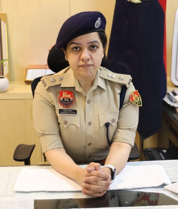 فریدآباد: پولیس نے 67 سائبر ٹھگوں کو گرفتار کیا، 20 لاکھ روپے سے زائد رقم برآمد فریدآباد: پولیس نے 67 سائبر ٹھگوں کو گرفتار کیا، 20 لاکھ روپے سے زائد رقم برآمد