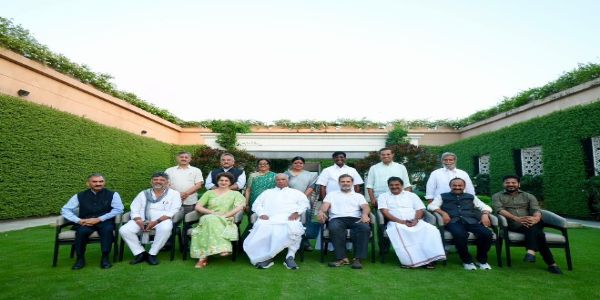 ملکارجن کھرگے اور راہل گاندھی نے کانگریس کی زیر اقتدار ریاستوں کے وزرائے اعلیٰ کے ساتھ تعلیمی پالیسی پر میٹنگ کی