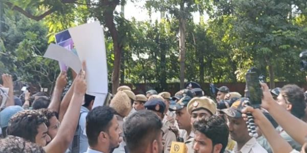 مساجد کو نشانہ بنانے کے خلاف جنتر منتر پر مسلمانوں کا احتجاج، توڑ پھوڑ پر روک لگانے کا مطالبہ