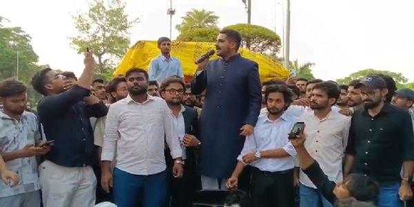 اے ایم یو میں طلبہ یونین انتخابات کے مطابلہ پر دھرنا اور بھوک ہڑتال دسویں روز بھی جاری