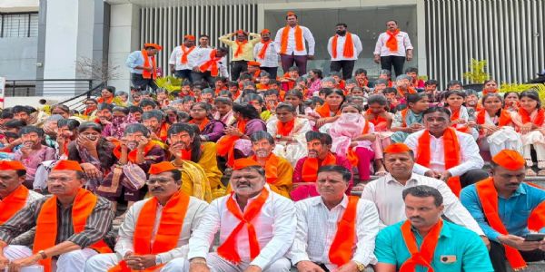 شولاپور کے مراٹھا تحریک میں جین زی کا زبردست جوش، اسکولی طالبات کی بڑے پیمانے پر شرکت