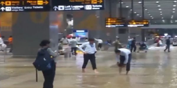 دہلی-این سی آر میں شدید بارش کے درمیان 9 پروازوں کا رخ تبدیل، 400 سے زائد پروازیں تاخیر کا شکار