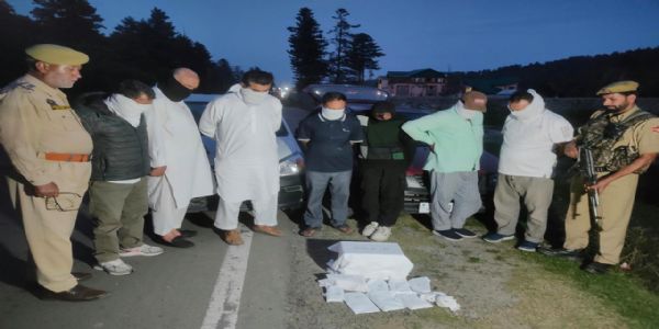 جموں و کشمیر پولیس نے شوپیان میں مشتبہ لین دین میں 7 افراد کو گرفتار کیا؛ 5 لاکھ نقد برآمد