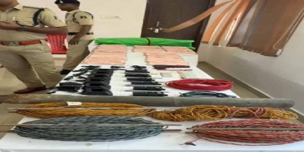 چھتیس گڑھ کے کونڑا گاوں میں 30 کلو دھماکہ خیز مواد اور پستول سمیت بھاری مقدار میں نکسلی ڈمپ برآمد