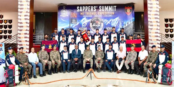 ماؤنٹ تریشول سر کرنے کے لیے فوج کا مہماتی دستہ روانہ