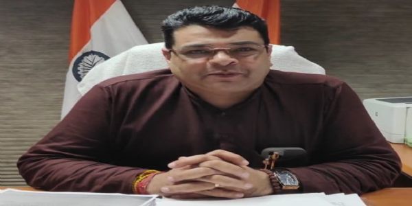 اپنی جیبیں بھرنے کے لیے دہلی والوں کی جان خطرے میں ڈال رہی ہے بی جے پی: انکش نارنگ