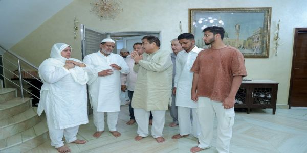 فیض سیفی کے انتقال سے سیفی خاندان غم میں ڈوبا، نتن گڈکری سمیت کئی اہم شخصیات نے خراجِ عقیدت پیش کیا