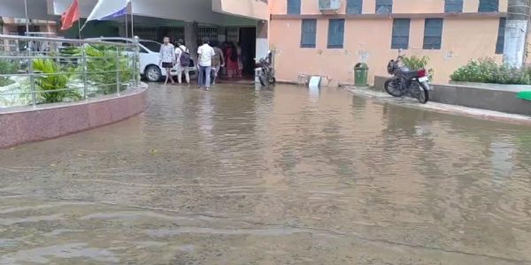 بھاگلپور میں انجینئرنگ کالج اور ہاسٹل میں 10 فٹ تک بھرا پانی ،آن لائن کلاس شروع