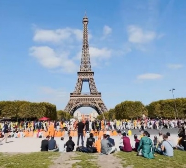 MEA-EIFFEL-TOWER-GENDER-CONTRO MEA-EIFFEL-TOWER-GENDER-CONTRO