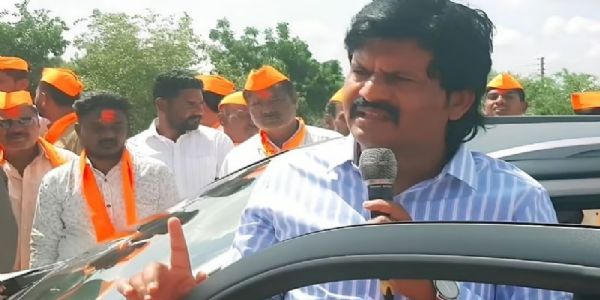 مراٹھا ریزرویشن کے مطالبے پر کامتی میں راستہ روکو احتجاج ، بی جے پی رکن اسمبلی گوپی چند پڈلکر کا قافلہ روکا گیا