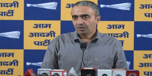 عام آدمی پارٹی نے راگھو چڈھا کے فارم-6 پر سوال اٹھائے، فارم کو عام کرنے کا مطالبہ کیا