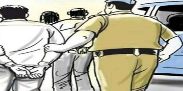 نوئیڈا میں دو شاطر لٹیرے گرفتار، سامان برآمد
